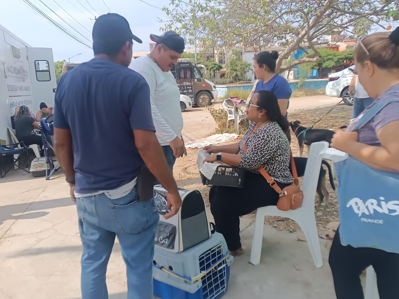 $!Colonos del Infonavit Alarcón reciben activa jornada de esterilización para sus mascotas