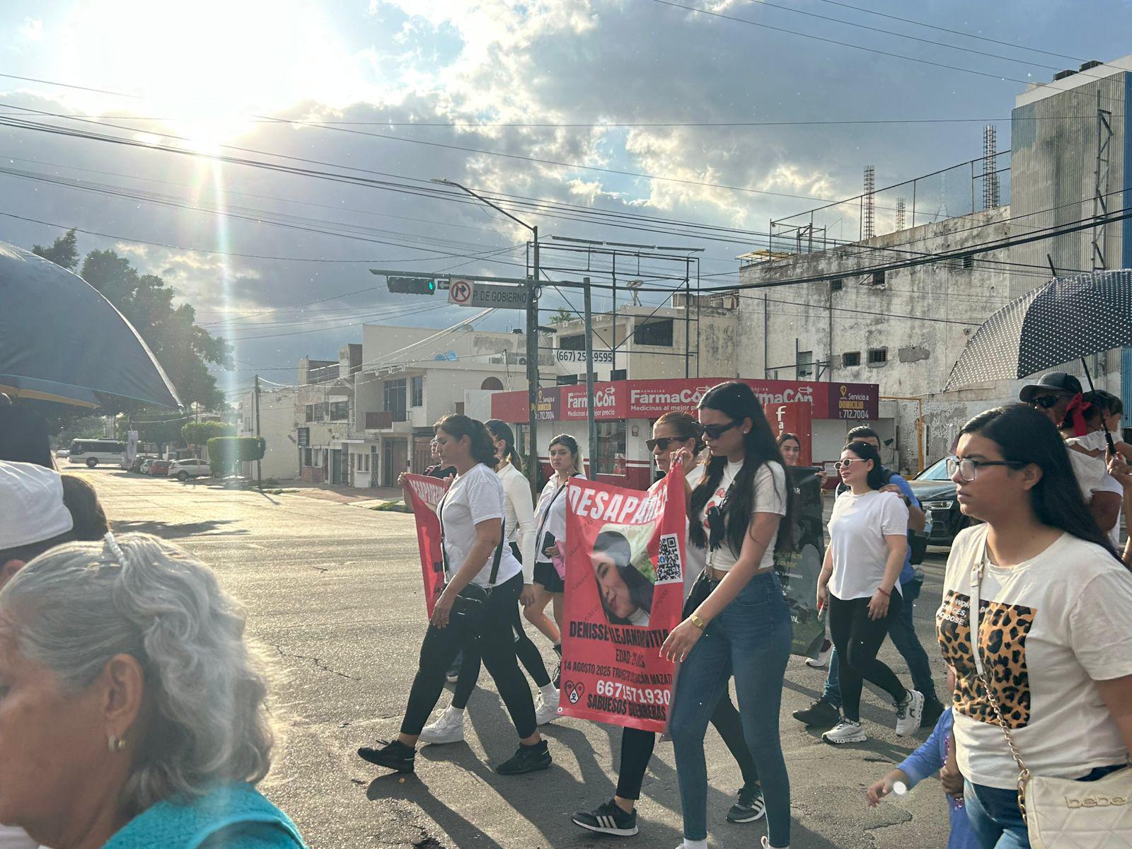 $!Piden con marcha aparición con vida de la joven Denisse y sus tíos Patricia y Francisco