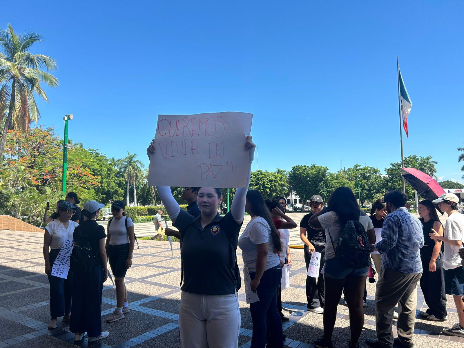 $!Reclaman estudiantes de la UAS seguridad y paz al Gobierno de Sinaloa tras asesinato de alumno