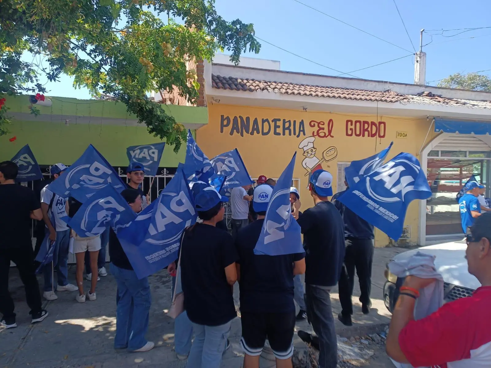 $!PAN sale a las calles de Mazatlán y recoge quejas por inseguridad