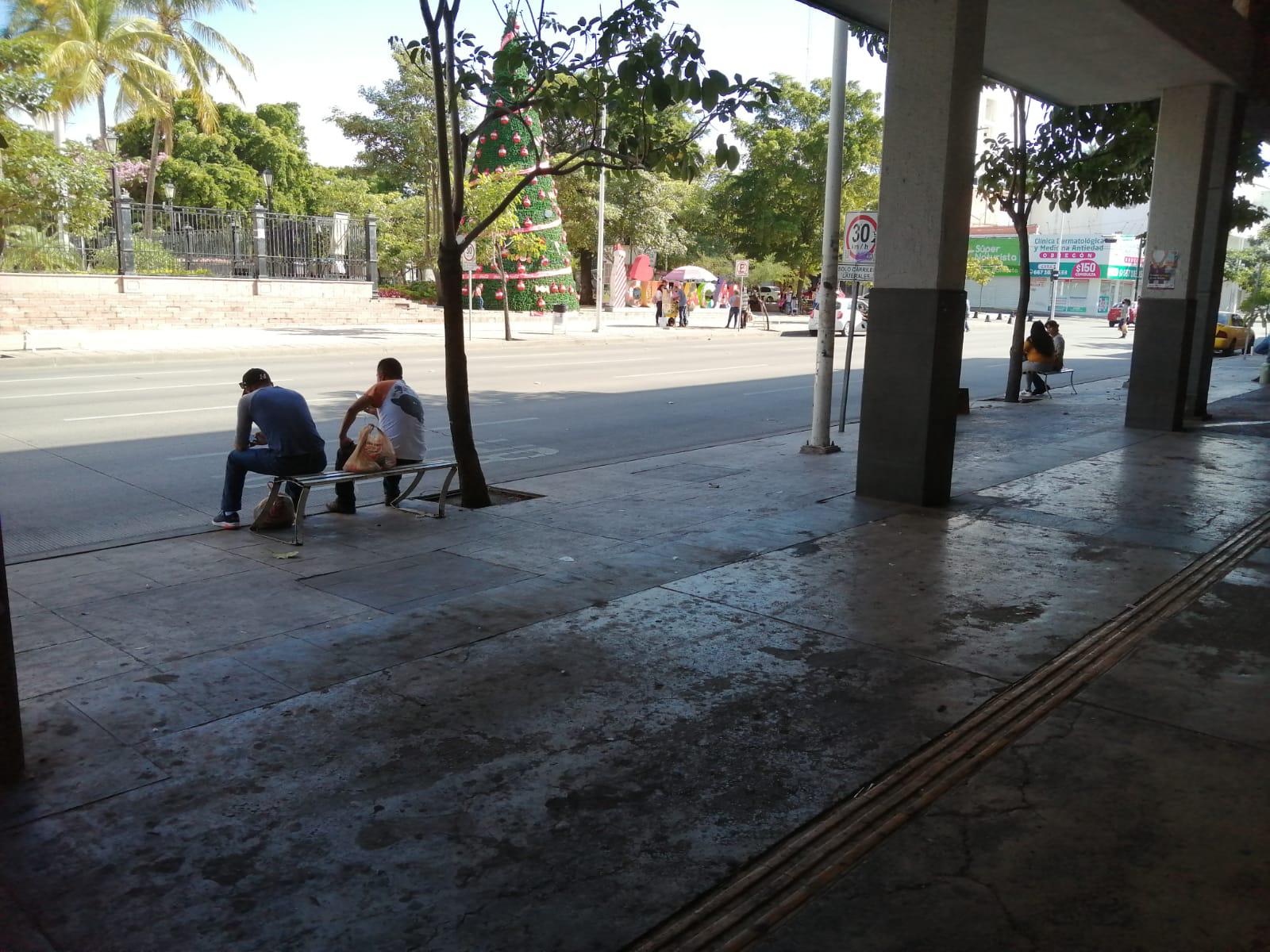 $!En Culiacán el transporte urbano tarda hasta una hora en pasar, señalan usuarios