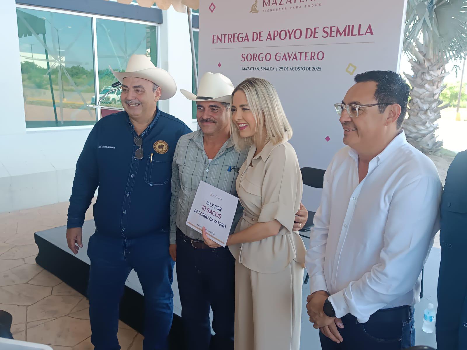 $!Mazatlán fortalece al sector ganadero con entrega de semilla y apoyo para mejoramiento genético