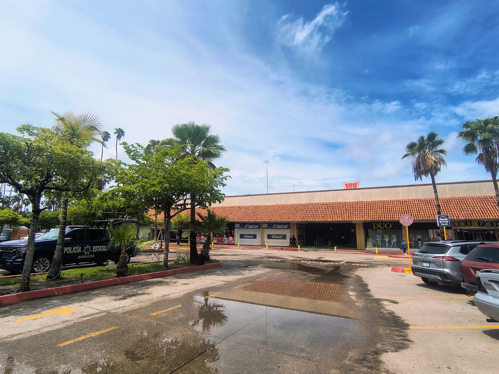 $!Reabre Plaza Fiesta Las Palmas, en Los Mochis, a cuatro meses del incendio con la apertura paulatina de 10 negocios