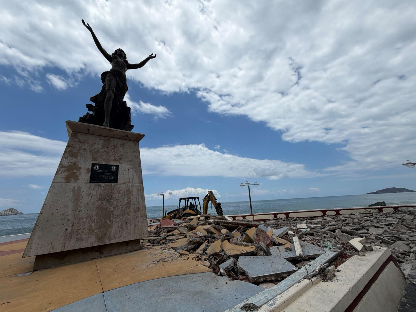 $!Inician remodelación del Monumento a la Mujer Mazatleca; renovarán toda la explanada