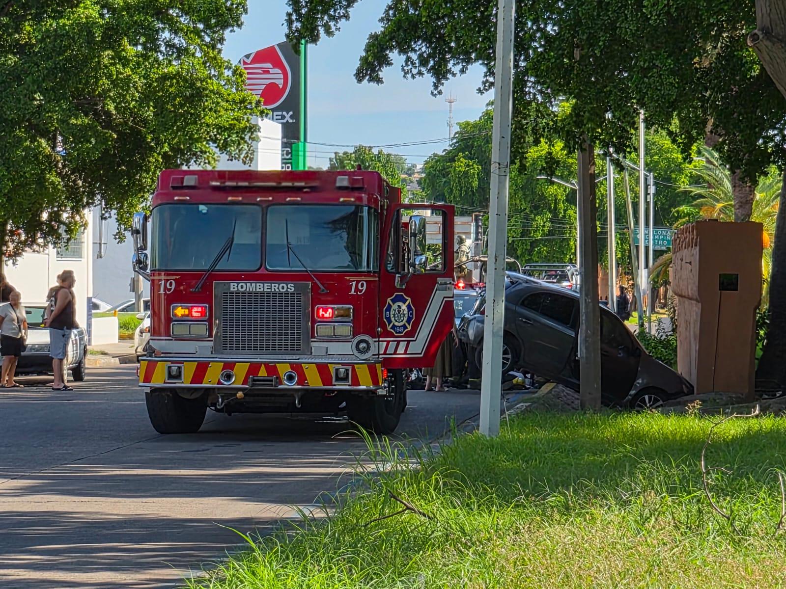 $!Fallece adulto mayor tras sentirse mal cuando conducía un vehículo en Las Quintas, en Culiacán