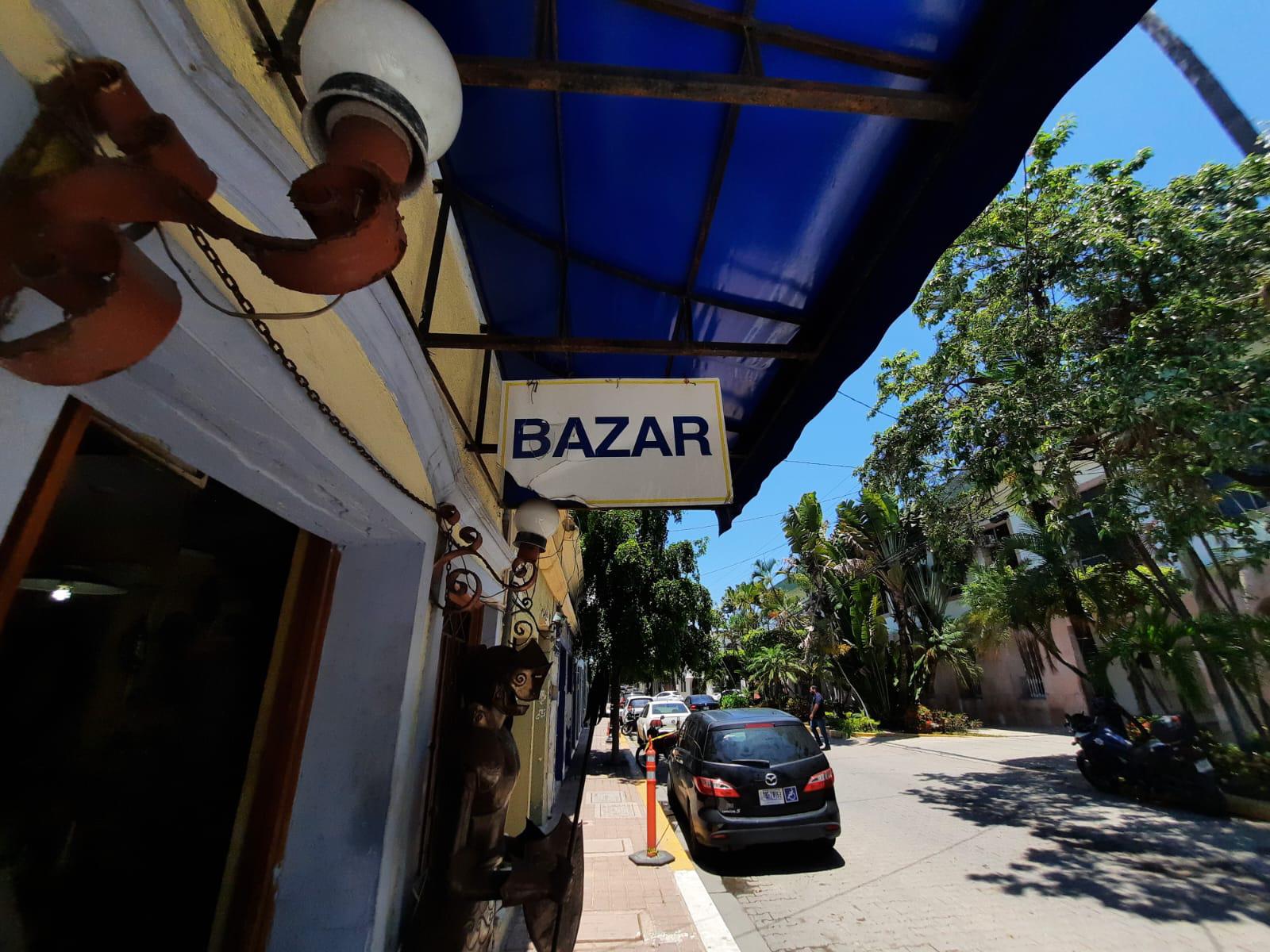 $!El Bazar de Javier, un espacio de antigüedades de México, en el Centro de Mazatlán