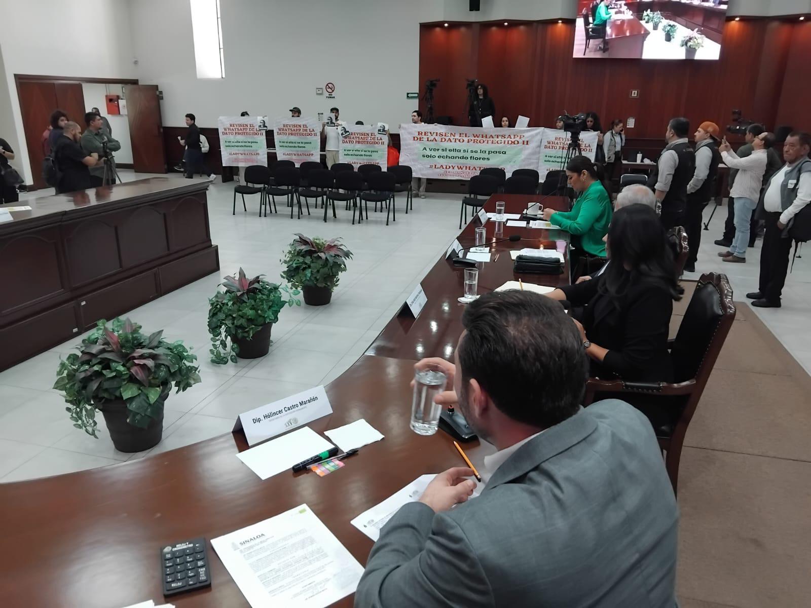 $!Emma Zermeño se manifiesta en el Congreso de Sinaloa y cuestiona actuar de la Diputada Almendra Negrete