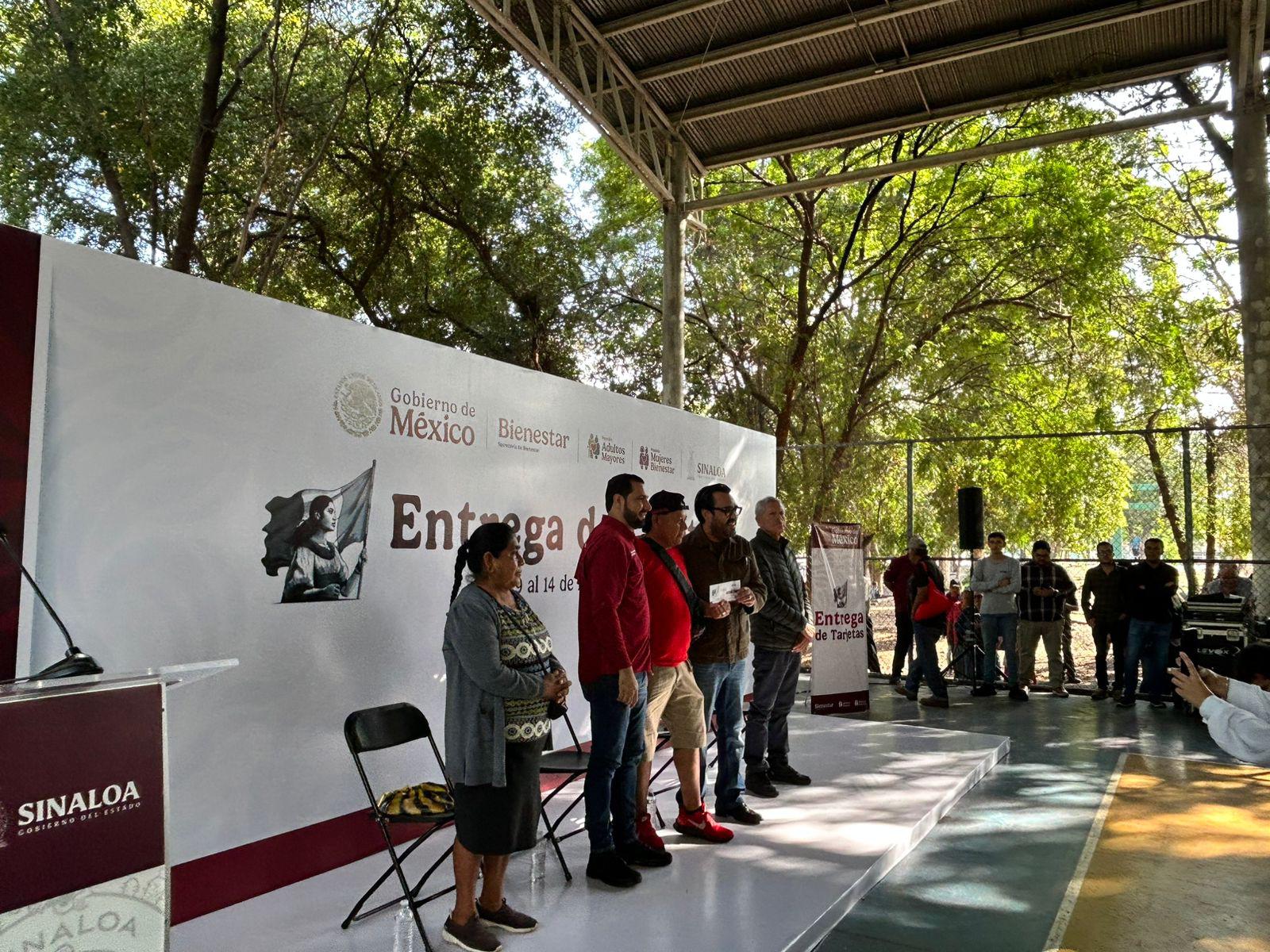 $!Entregan mil tarjetas de pensiones del Bienestar en Culiacán