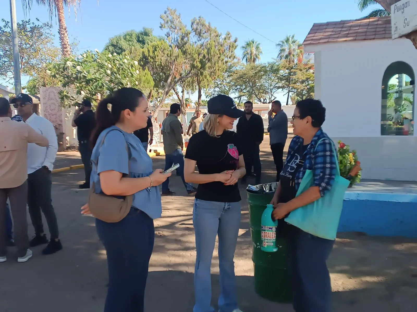 $!Alcaldesa supervisa operativo del Día de las Madres en panteones y anuncia nuevo proyecto en Mazatlán