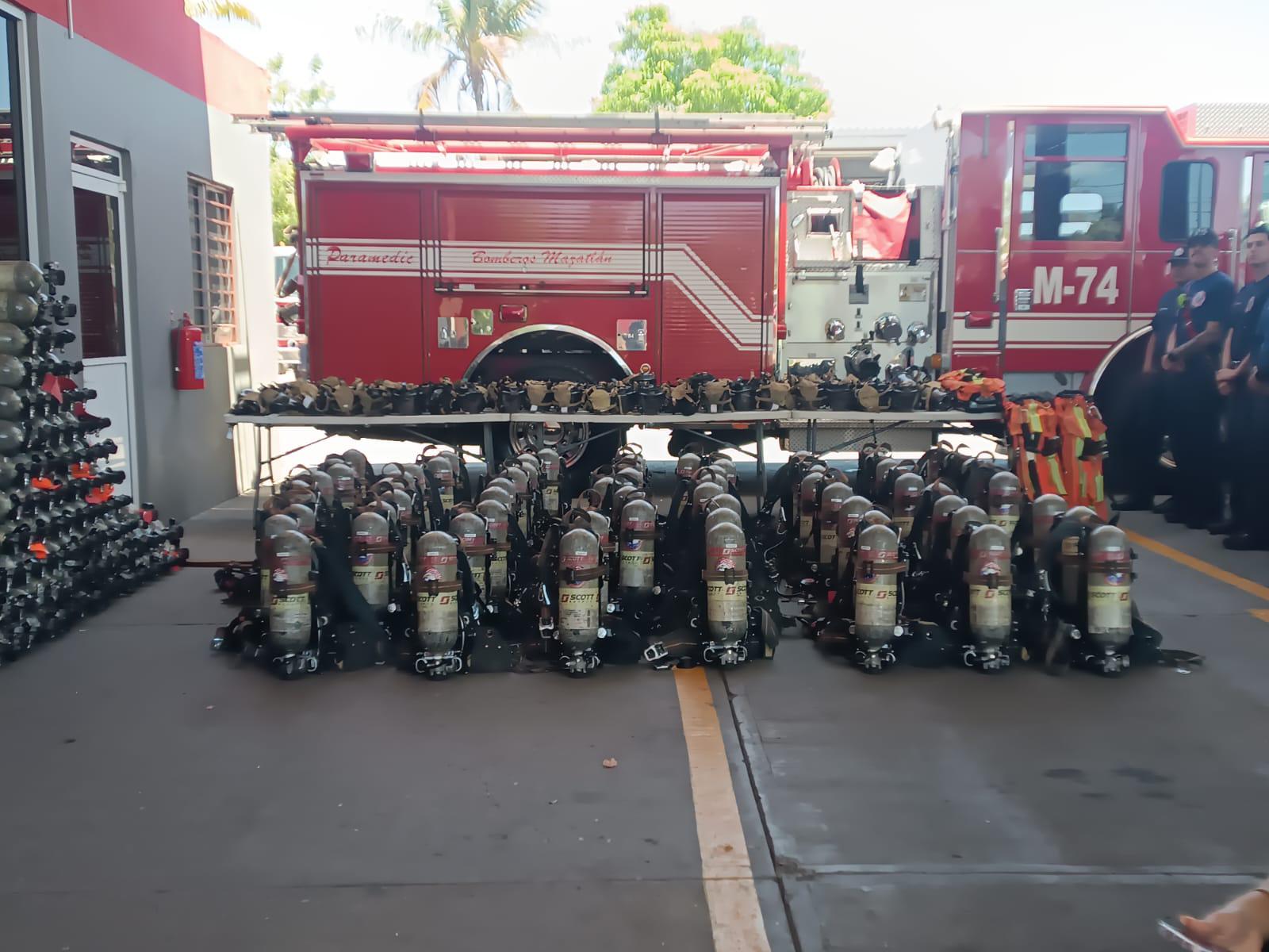 $!Recibe Bomberos Mazatlán nuevo donativo de equipo para mejor el nivel de seguridad durante sus labores