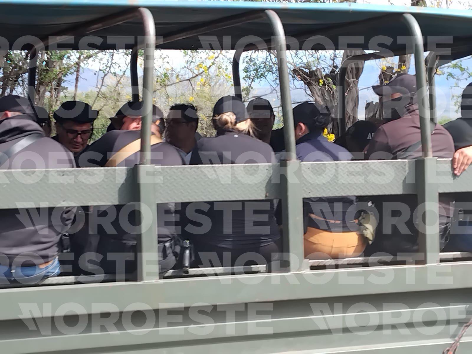 $!Ingresa unidad del Servicio Médico Forense a lugar de presunta fosa clandestina en zona de El Verde, Concordia