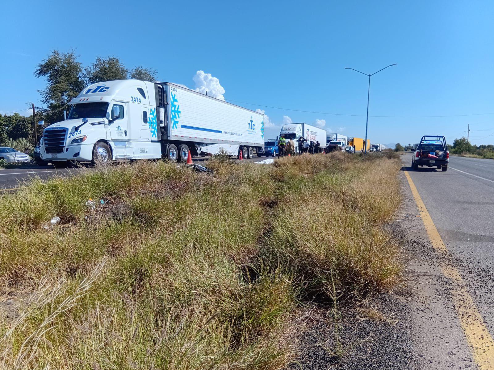 $!Fallecen dos hermanas atropelladas al intentar cruzar la México 15, en Ahome