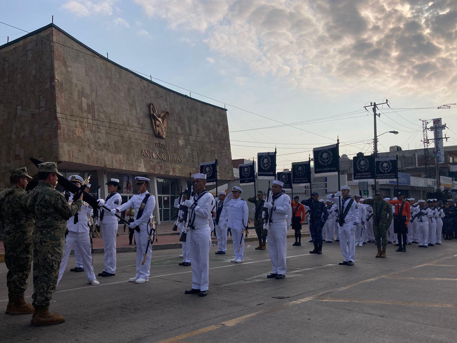 $!Desfilan en Mazatlán por el 213 aniversario de la Independencia de México