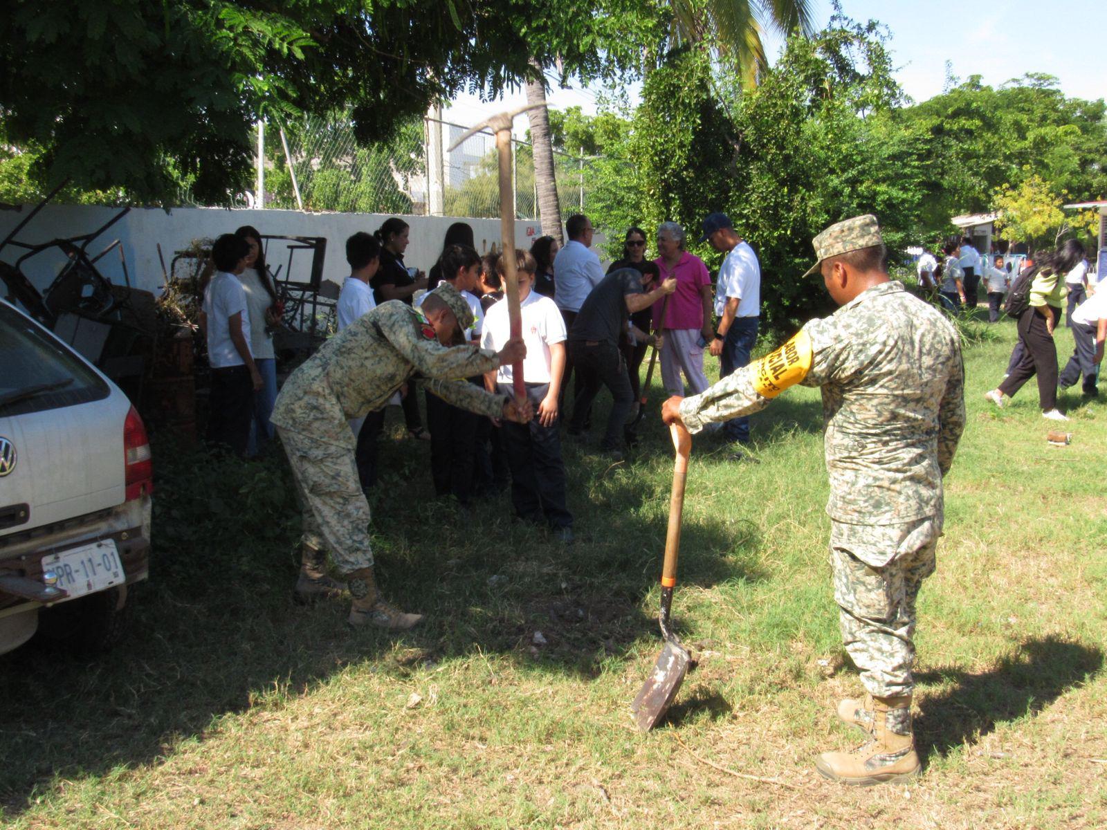 $!Se suma Secundaria Solidaridad a jornada de Arborización y Limpieza Escolar