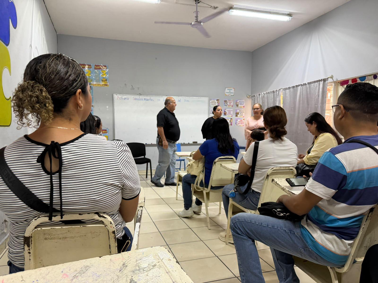 $!Demandan padres de familia rendición de cuentas en primaria de El Rosario