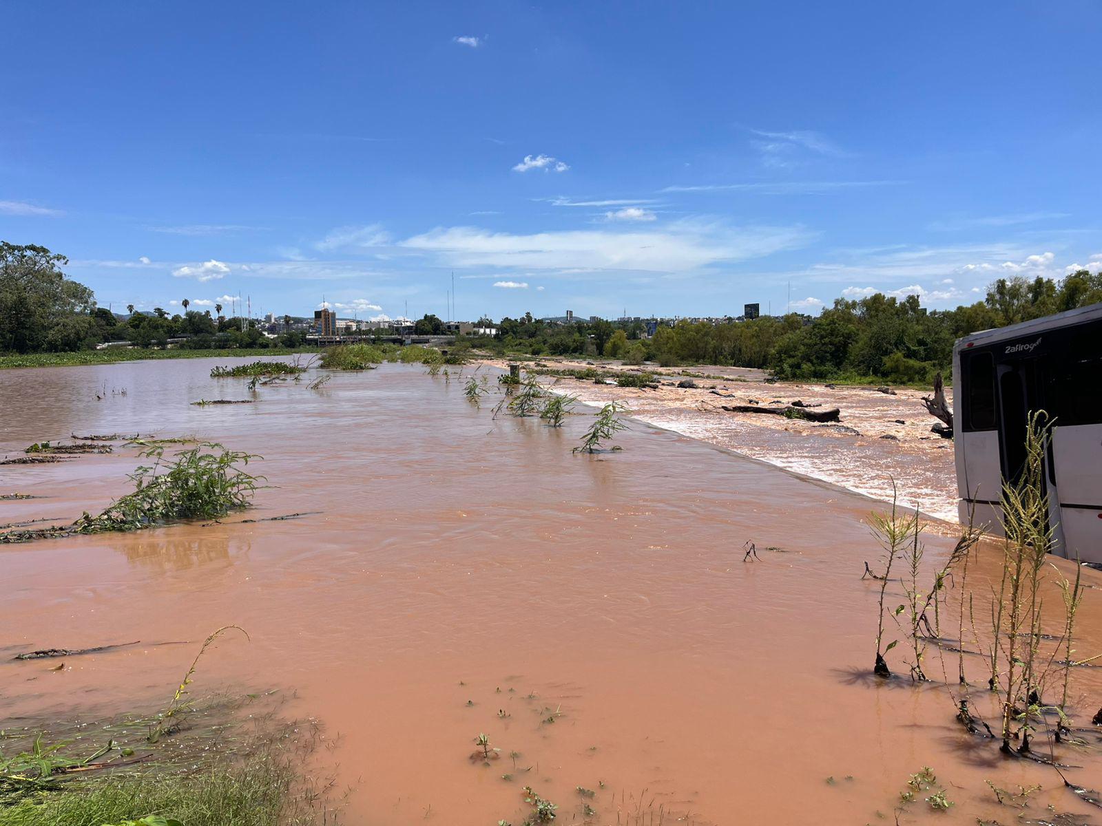 $!Presa derivadora en Culiacán se desborda tras intensa lluvia de madrugada
