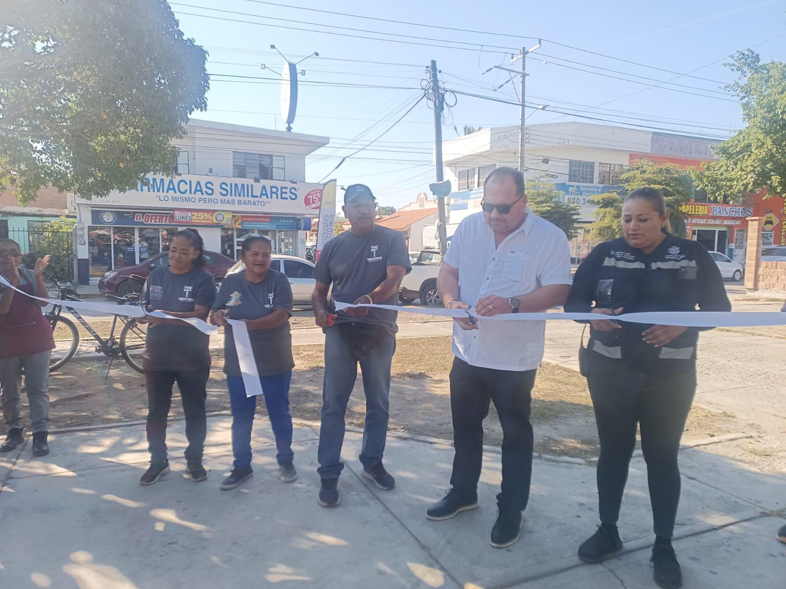 $!En Mazatlán, arranca tianguis de la Pancho Villa sus tres días de ventas navideñas