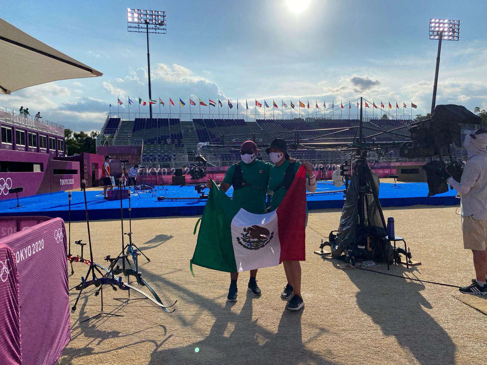 $!México gana bronce en tiro con arco mixto y obtiene su primera medalla en los Juegos Olímpicos de Tokio