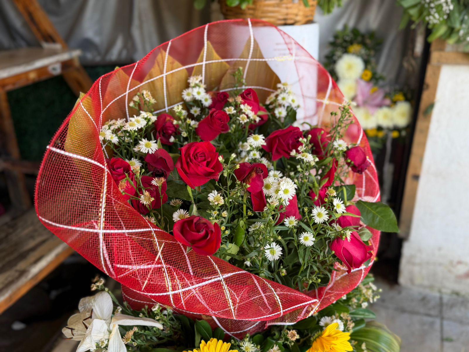 $!Floristas de Mazatlán se preparan para un repunte de ventas por el Día de las Madres