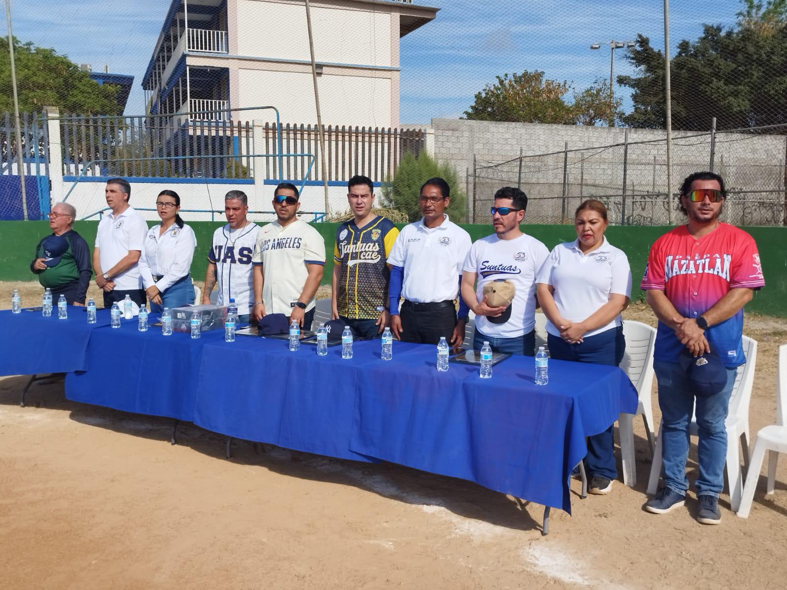 $!Liga Intersindical de la UAS inaugura temporada 88 con homenaje a Víctor Ramírez