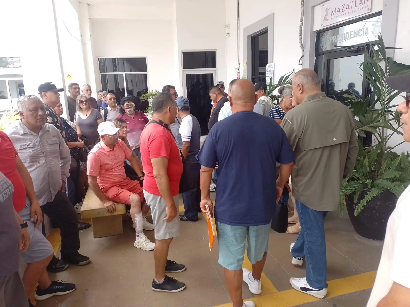 $!Reclaman policías jubilados de Mazatlán trato ‘parejo’ en incentivos