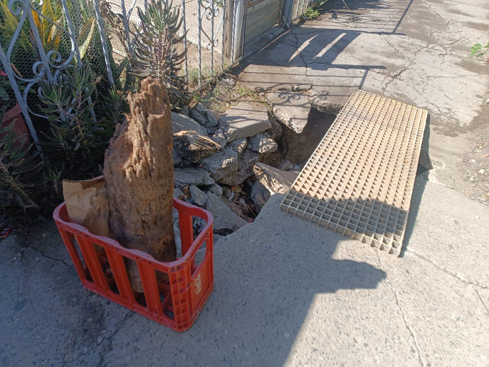 $!Vecinos del Infonavit Jabalíes, en Mazatlán, piden a autoridades atender socavón