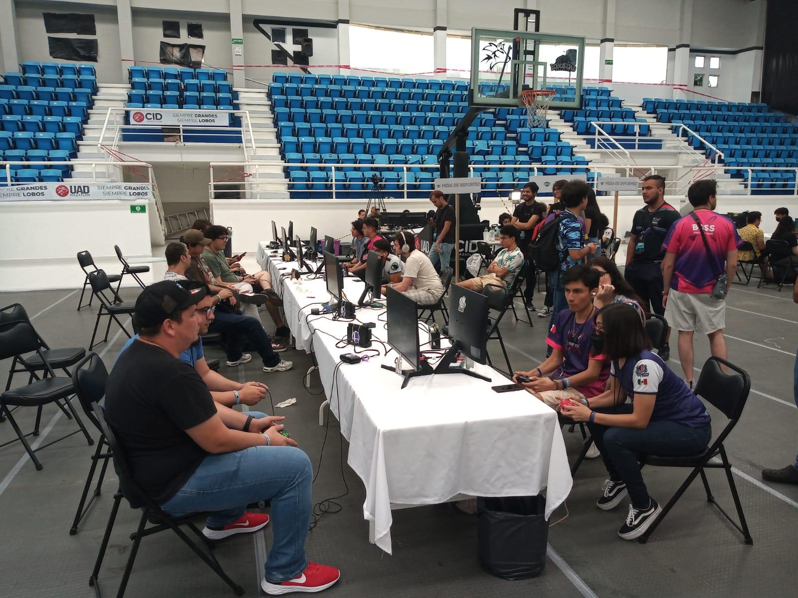 $!Disfrutan gamers edición 2023 del Delfino Maza