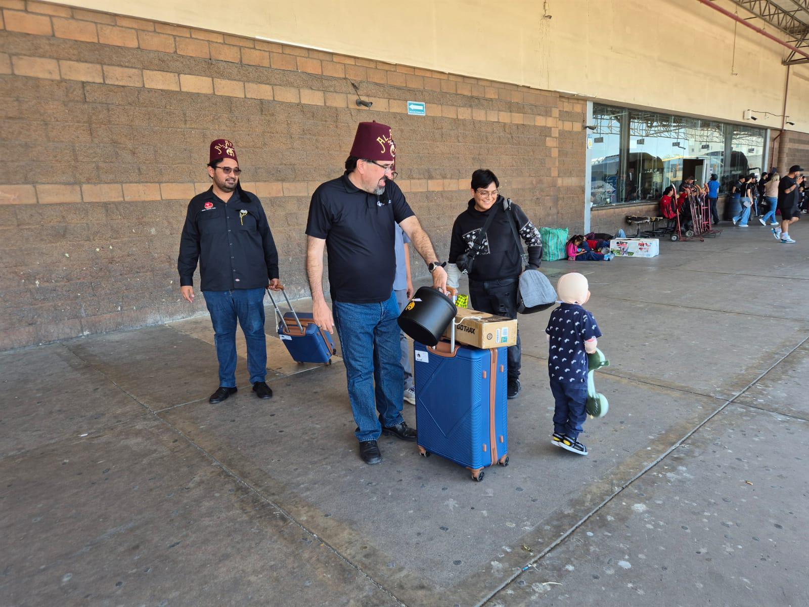 $!Regresa a casa Gael Santiago, herido en incendio de su casa en Guamúchil