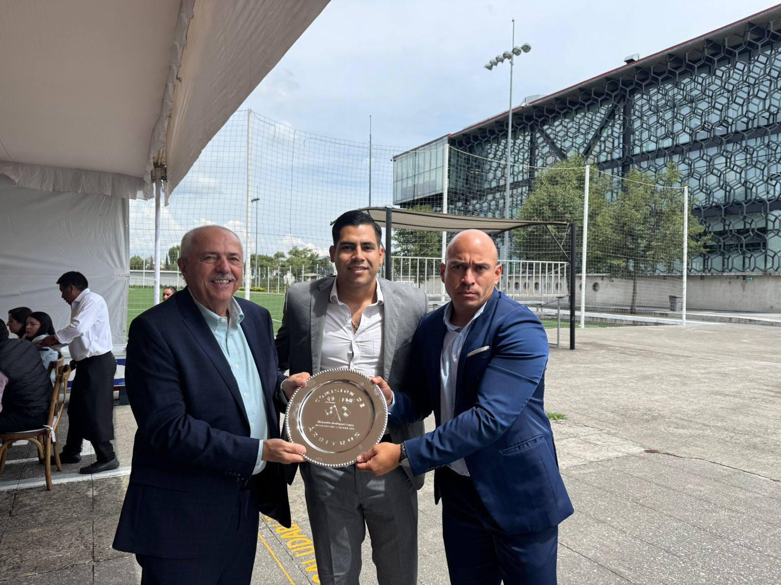 $!Sinaloa arrasa en los premios a mejores árbitros del futbol profesional