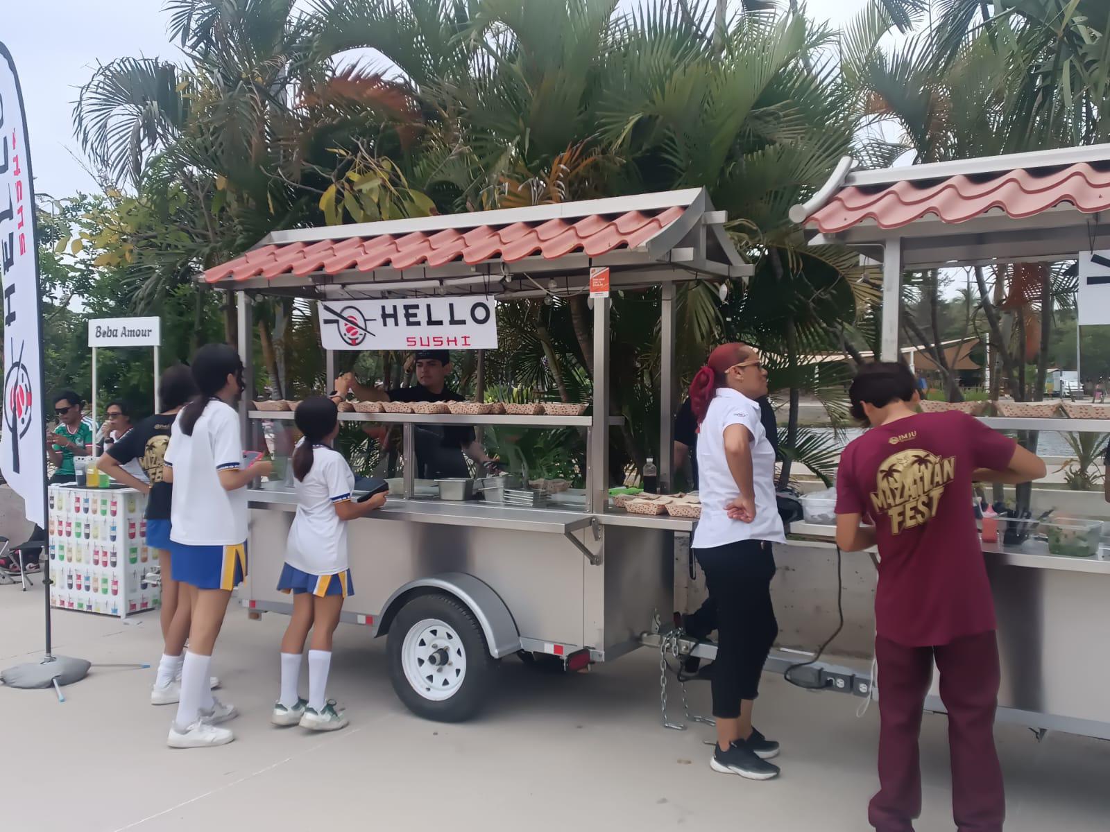 $!Disfrutan cientos de estudiantes de secundaria del ‘Mazatlán Fest’ en Parque Central