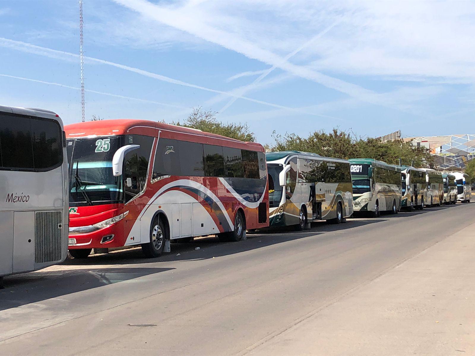 $!A puerta cerrada, AMLO se reúne con Servidores de la Nación en Culiacán