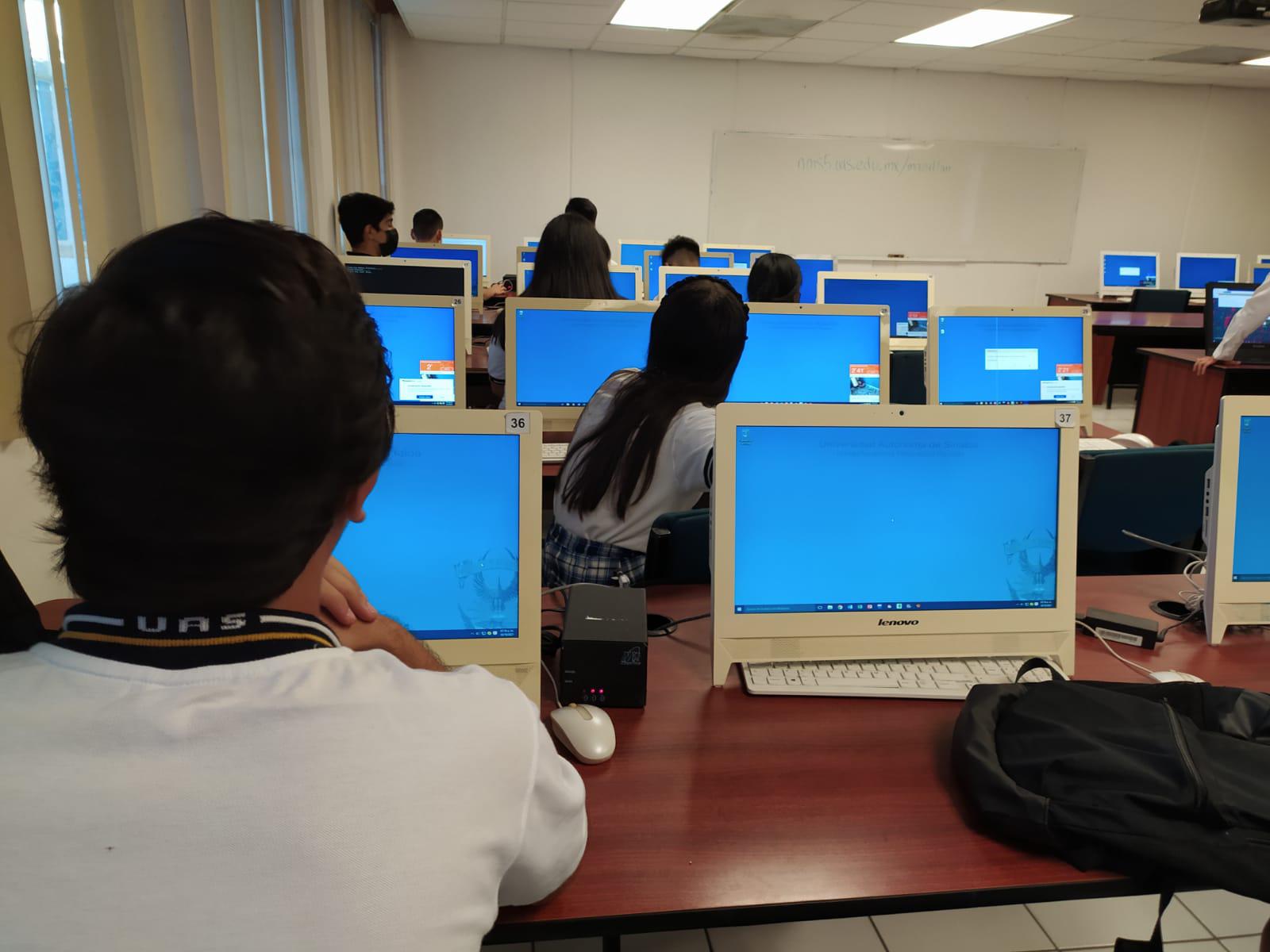 $!Tras un año y 7 meses de ausencia, alumnos de la UAS regresan a clases presenciales en Mazatlán