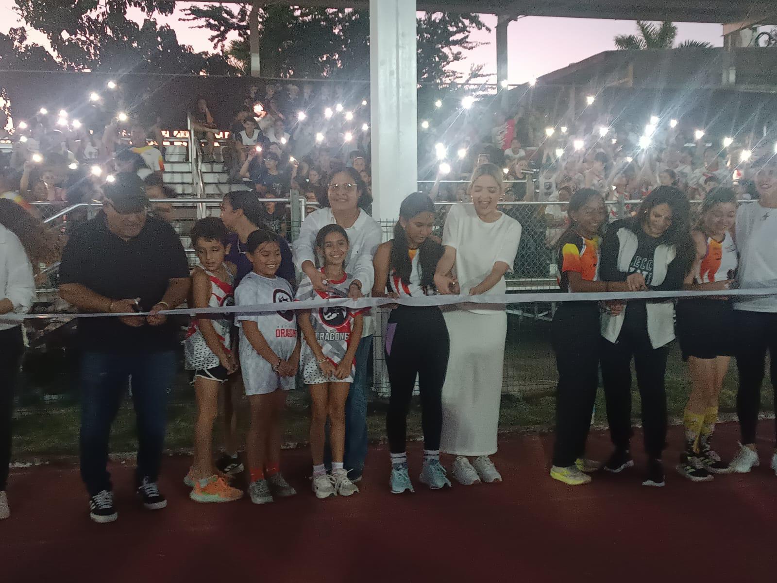 $!Inauguran por fin la techumbre en la pista de atletismo de la Unidad Deportiva Benito Juárez