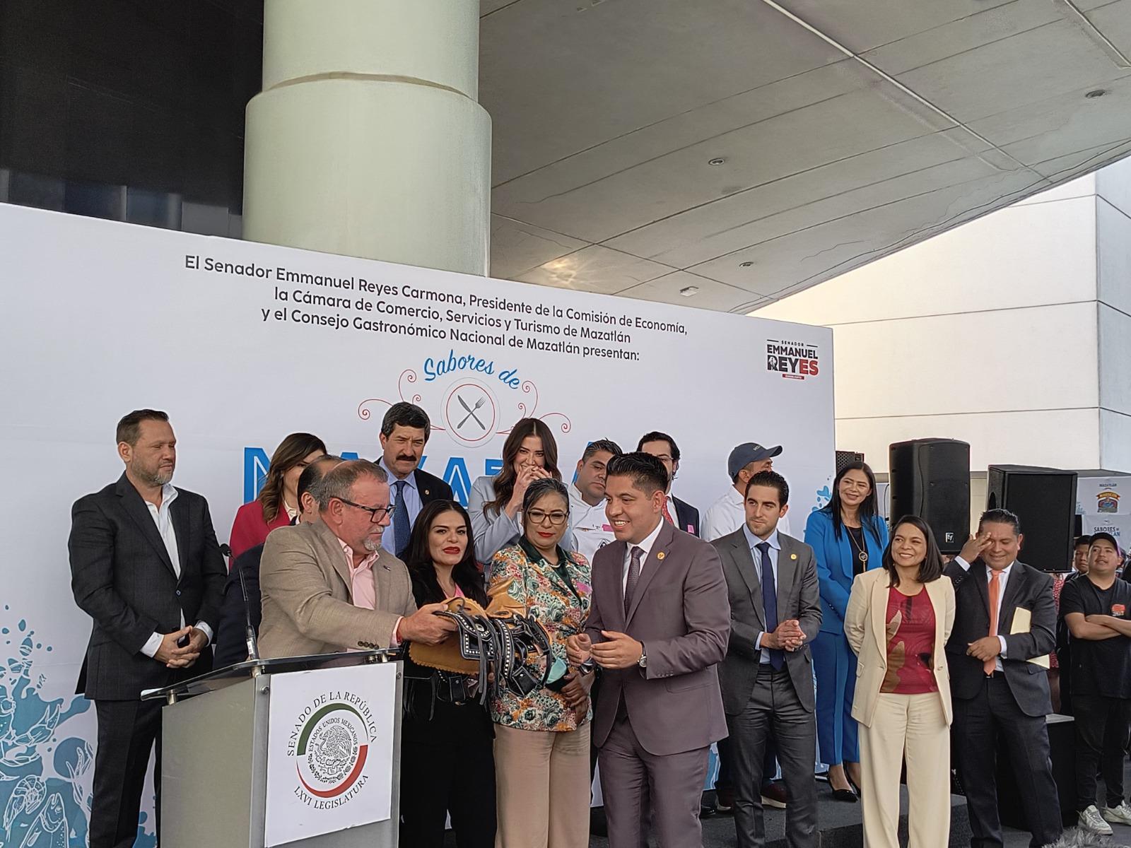 $!Al son de la tambora, llega muestra gastronómica mazatleca al Senado de la República