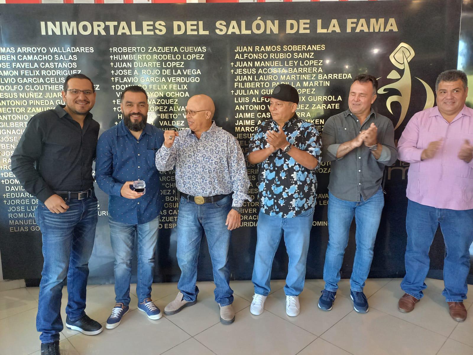 $!Entregan anillos a inmortales del Salón de la Fama de Culiacán