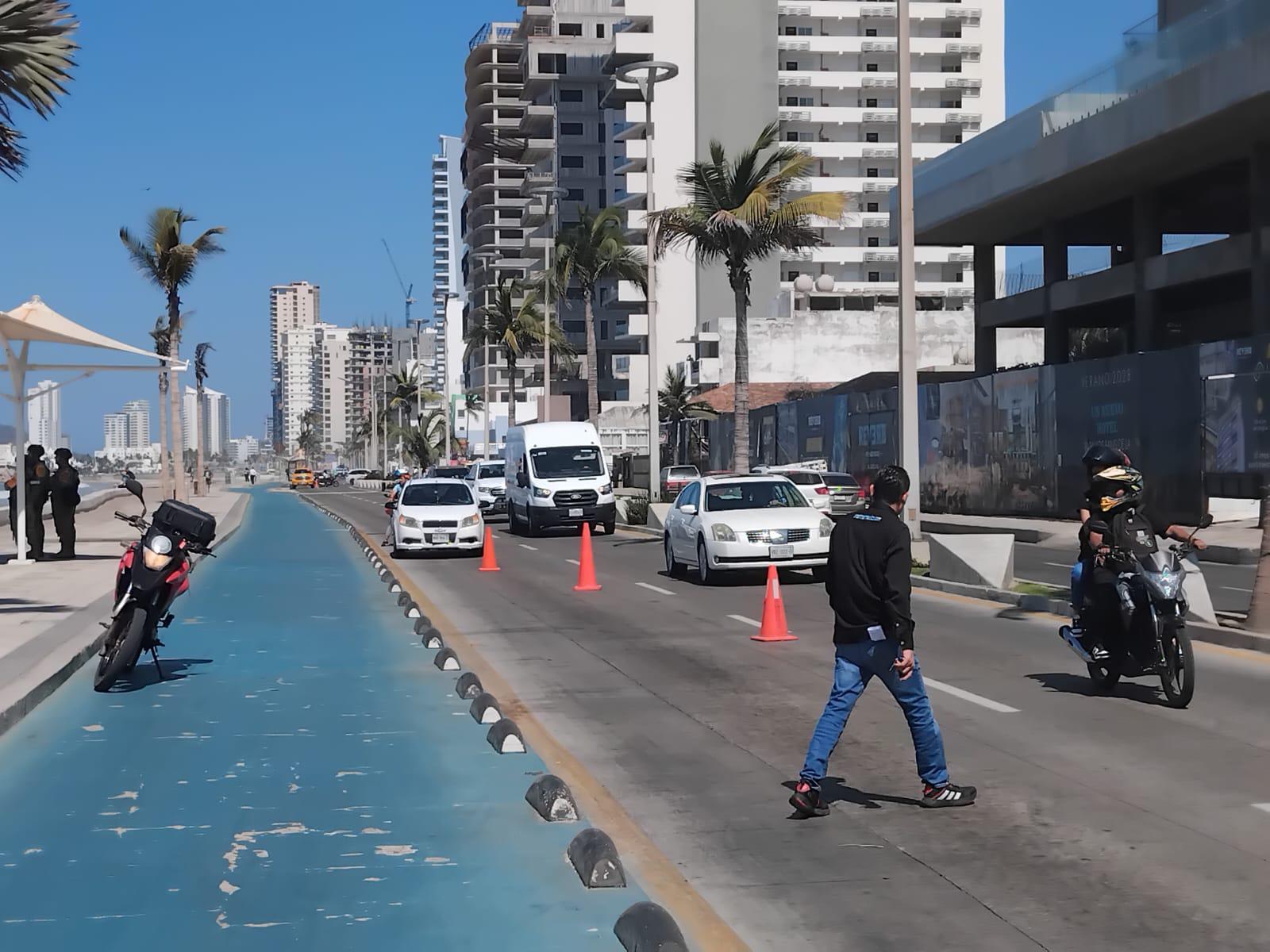 $!Realizan macro simulacro de rescate en el mar en Mazatlán