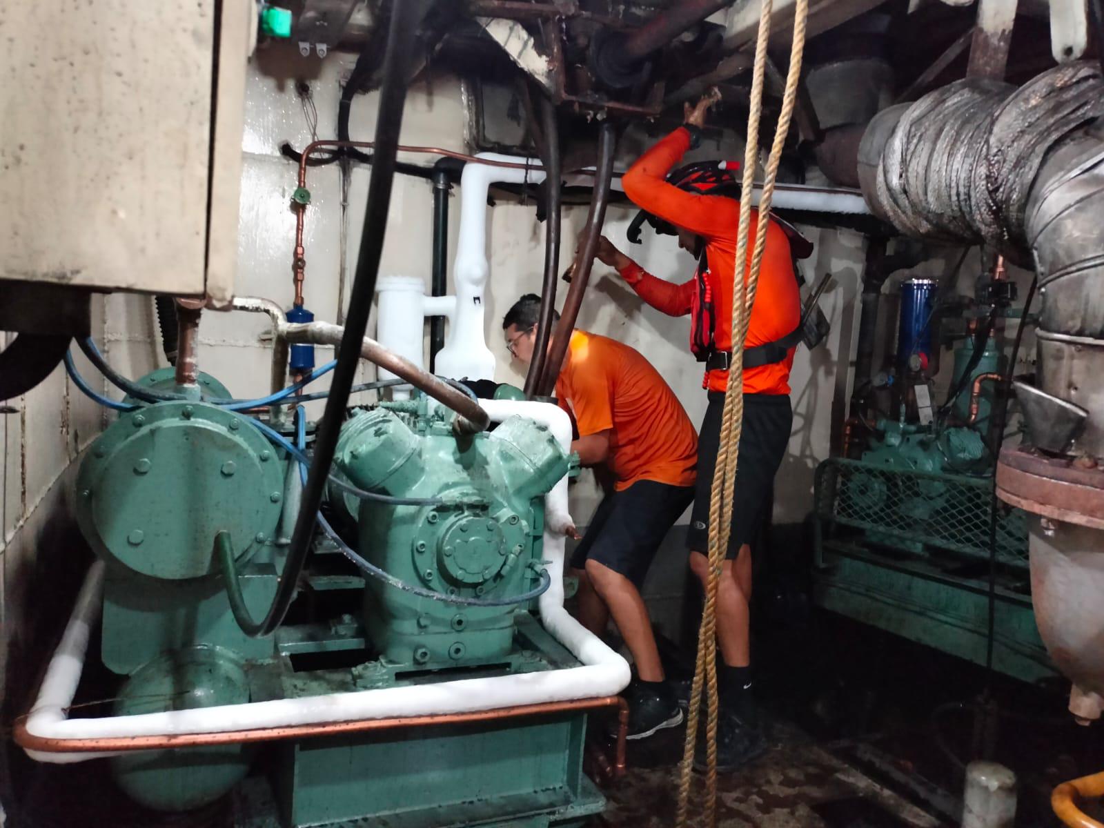 $!Personal naval apoya a 7 tripulantes y embarcación en altamar, al norte de Mazatlán