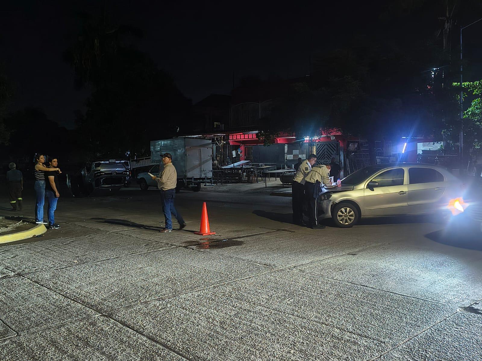 $!Mujer resulta lesionada tras choque y volcadura en Los Mochis