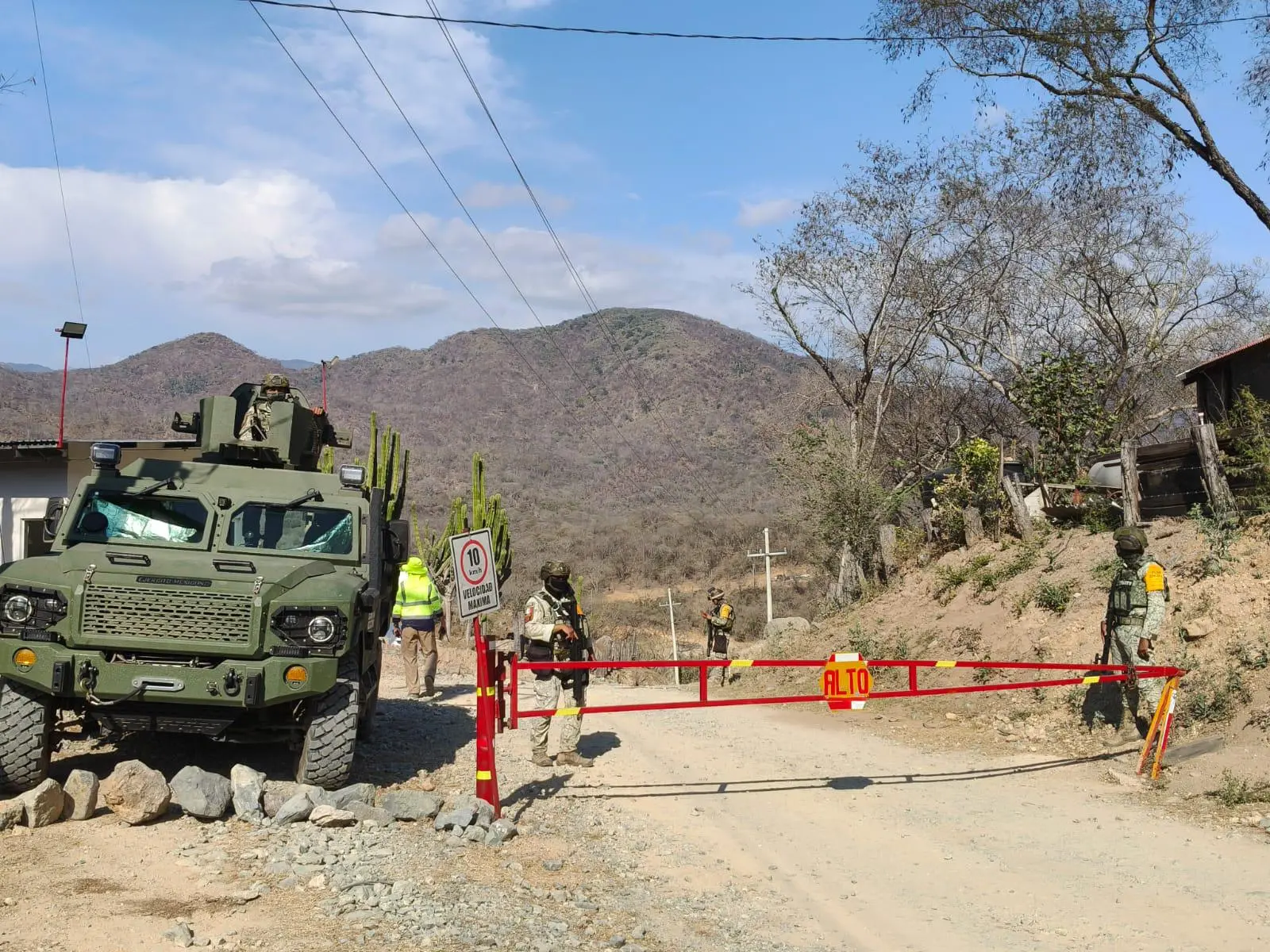 $!Rocha Moya supervisa rescate de mineros en Rosario; Sheinbaum está al tanto, dice