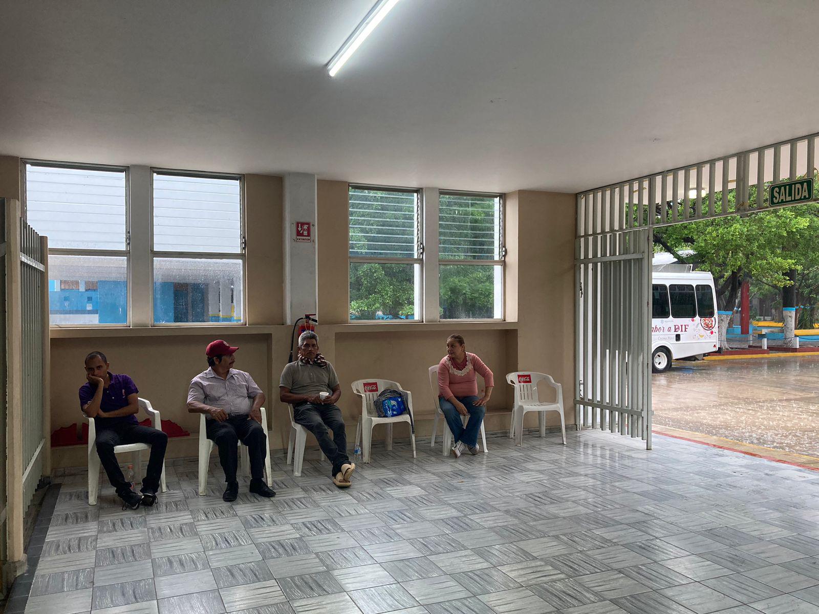 $!Albergue del ICO recibe a ocho personas que se resguardaron por las lluvias en Mazatlán