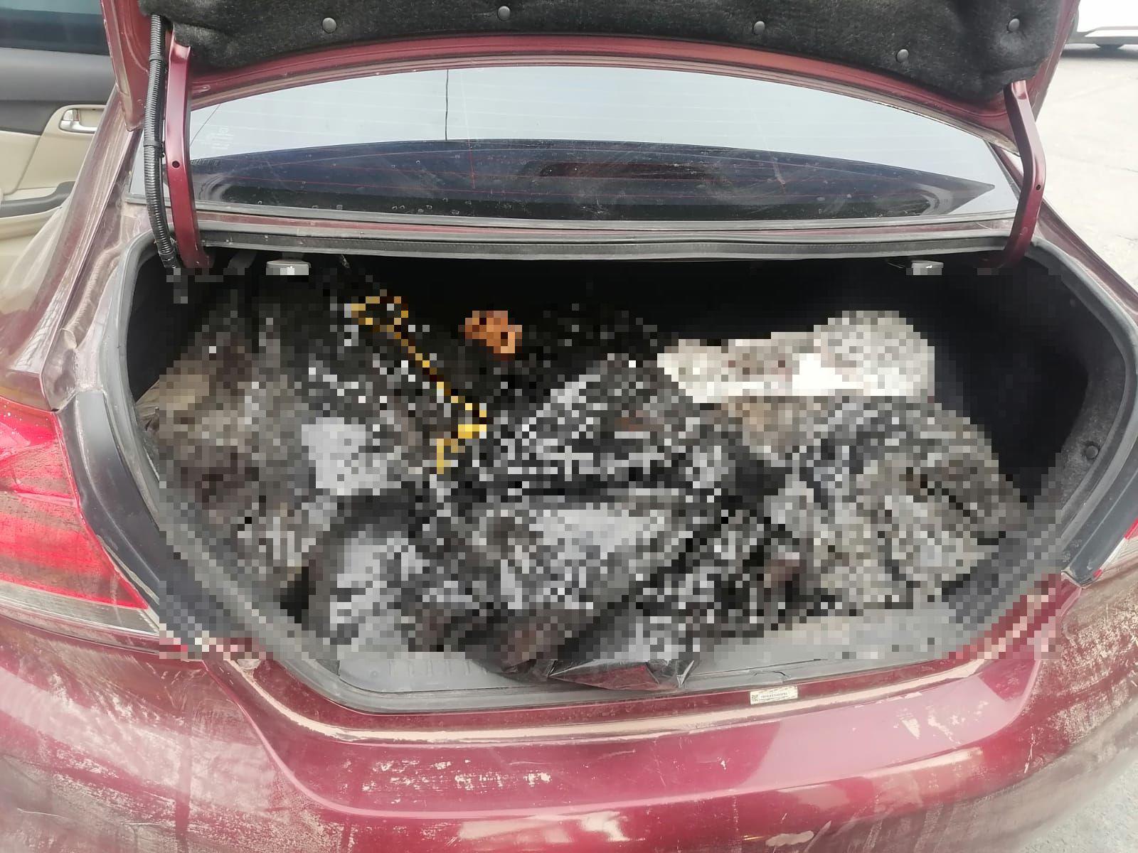 $!En plena misa, abandonan cuerpos al interior de un vehículo en La Lomita, en Culiacán