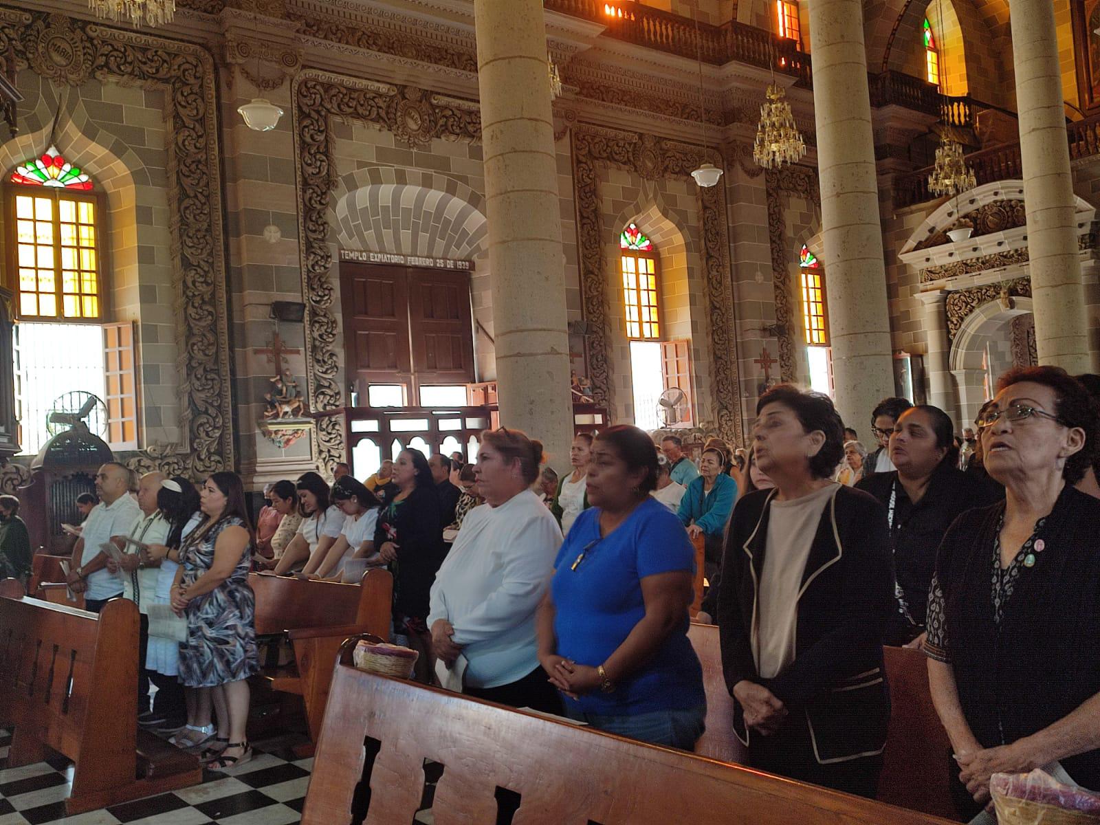 $!Llama Obispo de Mazatlán a valorar a la mujer