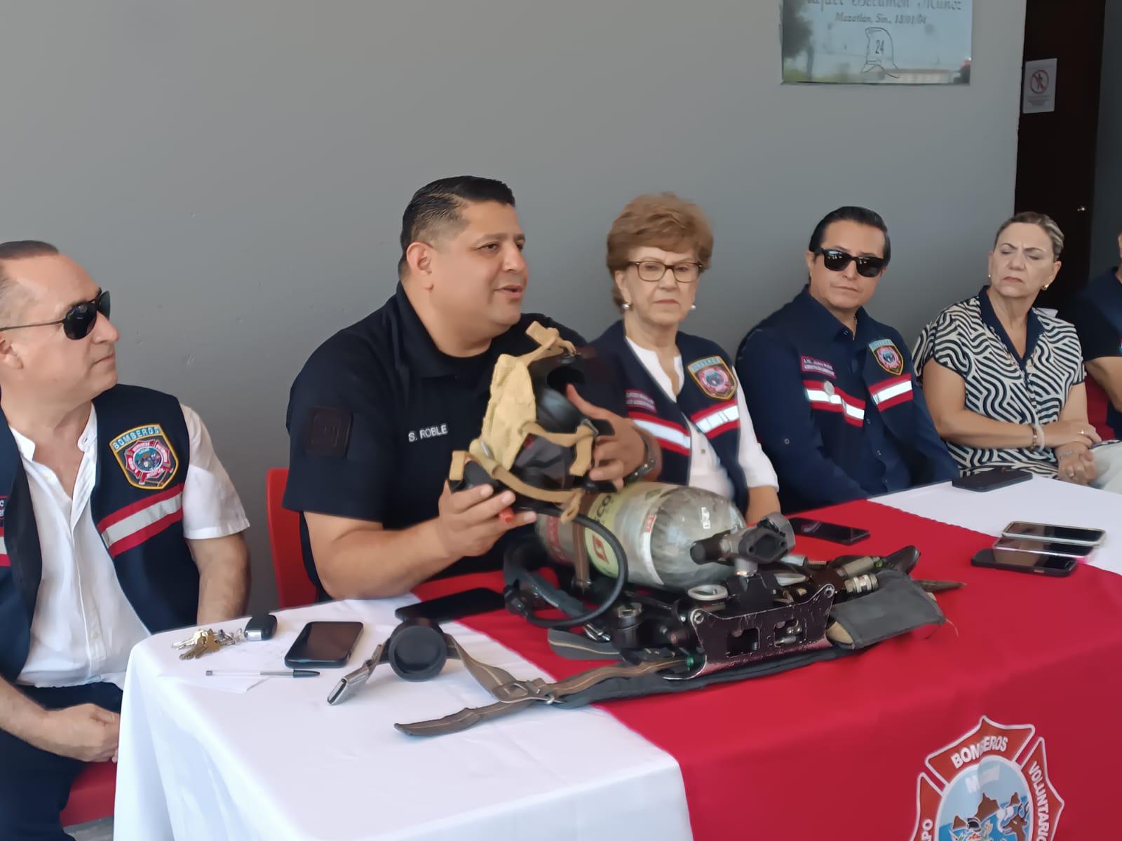 $!Recibe Bomberos Mazatlán nuevo donativo de equipo para mejor el nivel de seguridad durante sus labores