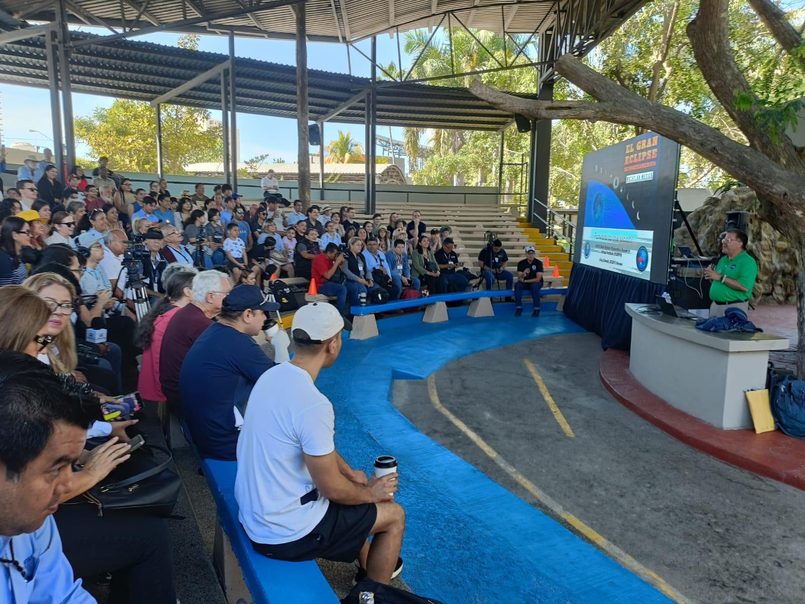 $!Niños y grandes tocan la luna en el ciclo de actividades del Gran Acuario ‘Del Mar al Espacio’