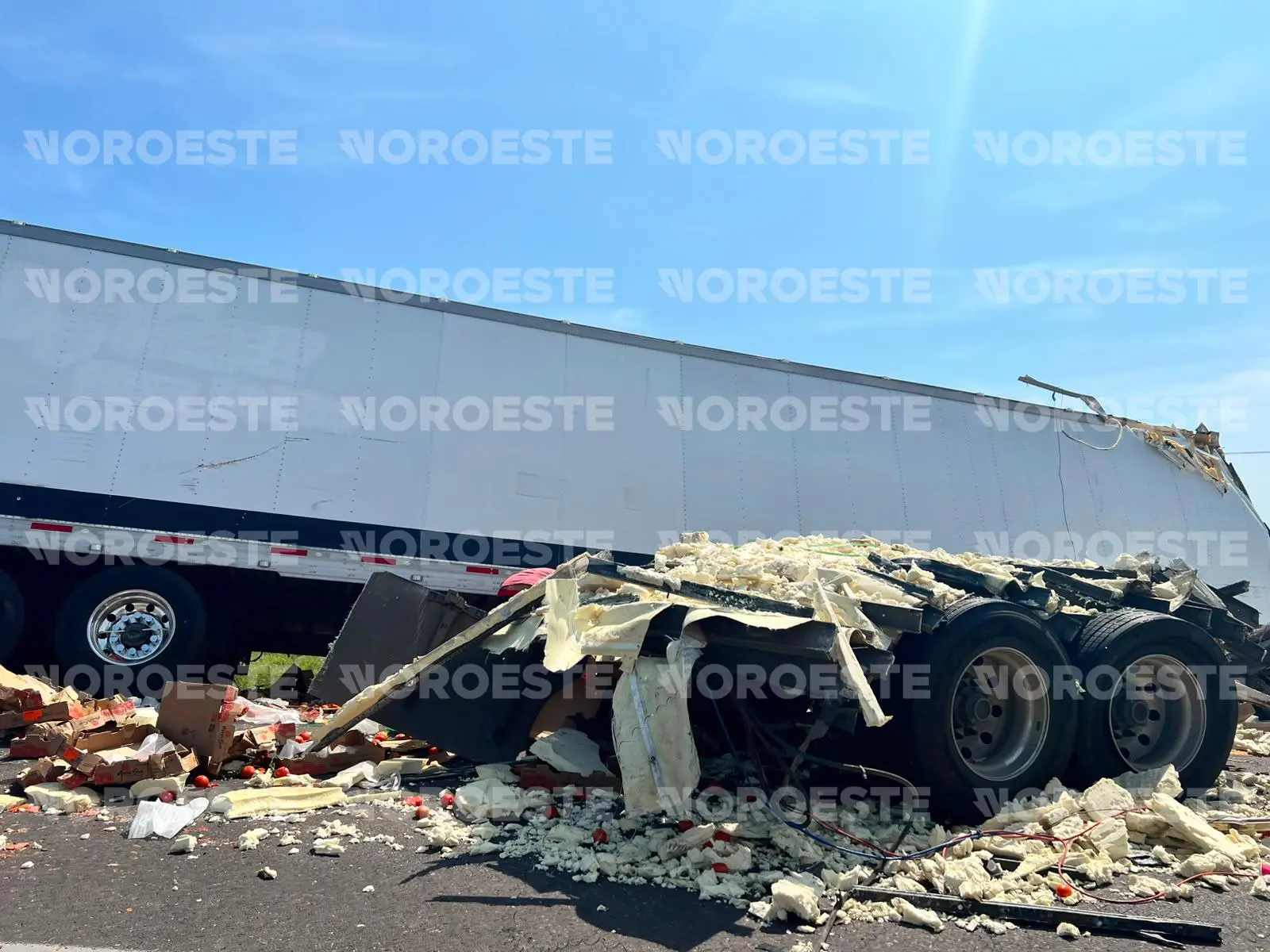 $!Chocan dos tráileres por alcance en la Maxipista Culiacán-Mazatlán