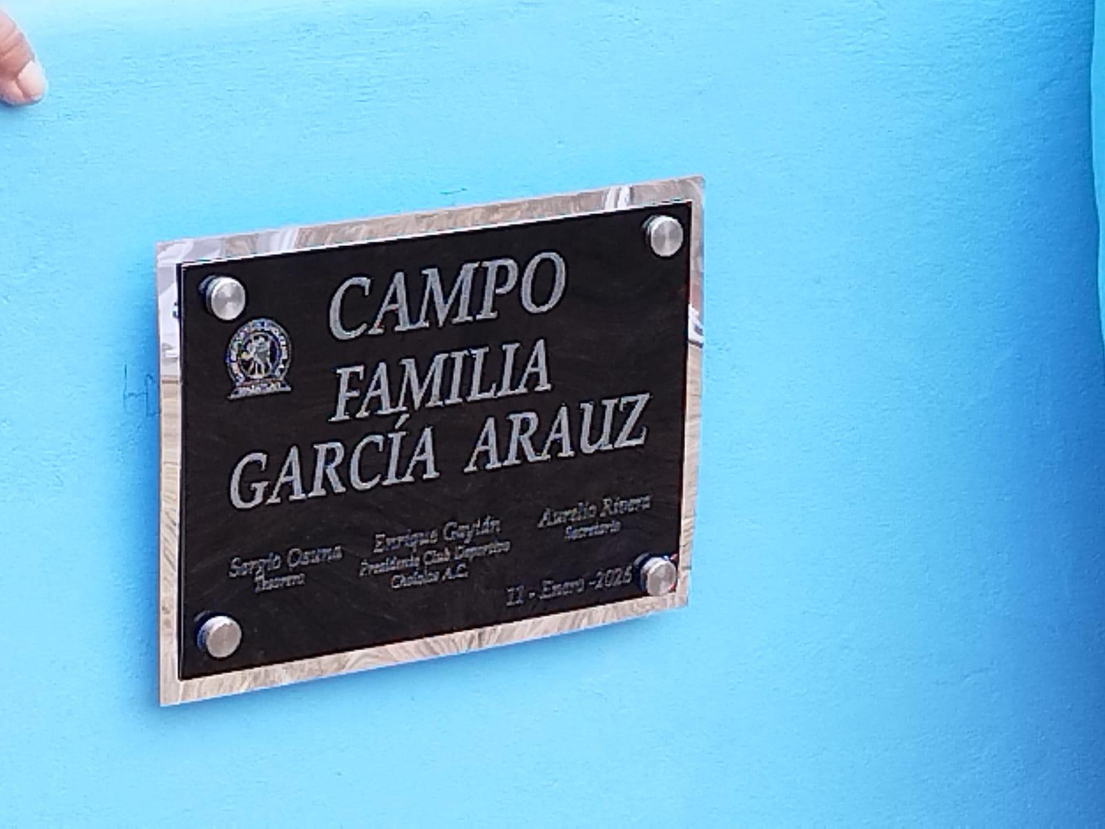 $!Reconocen a familia García Arauz en inauguración de Liga de Beisbol de 60 Años