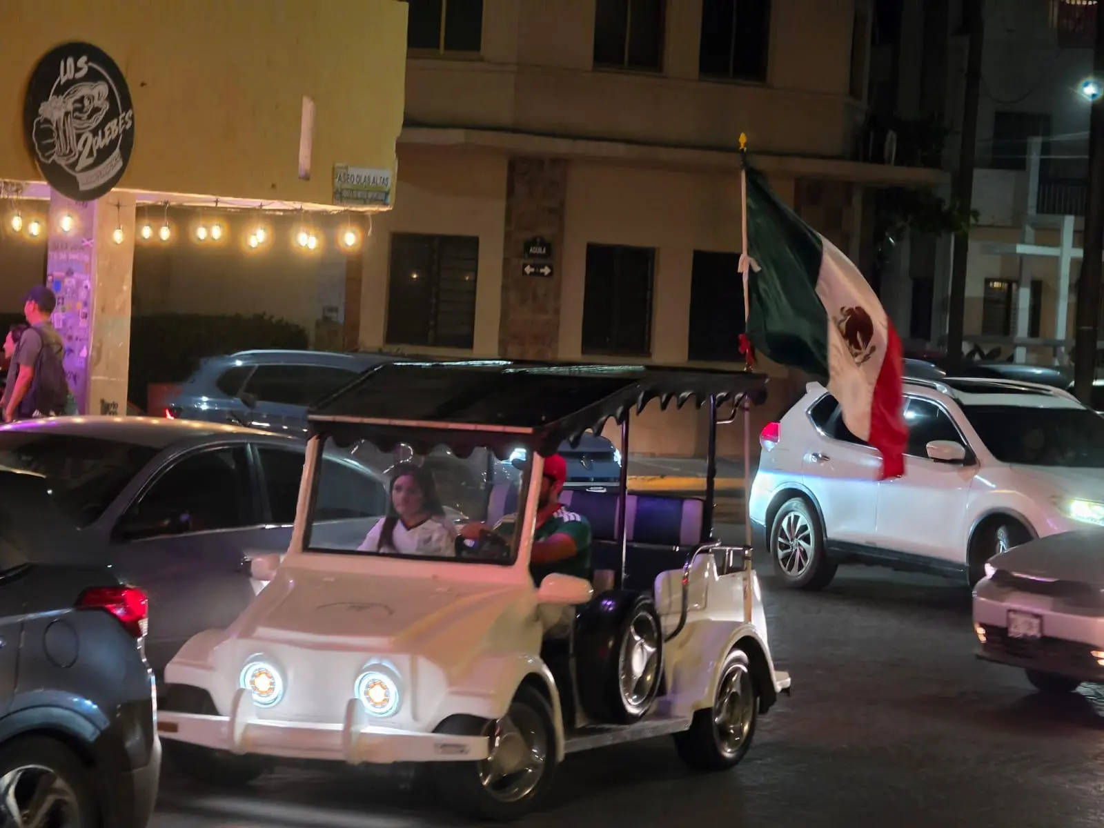 $!México desata la fiesta en Olas Altas tras asegurar su pase a la siguiente ronda