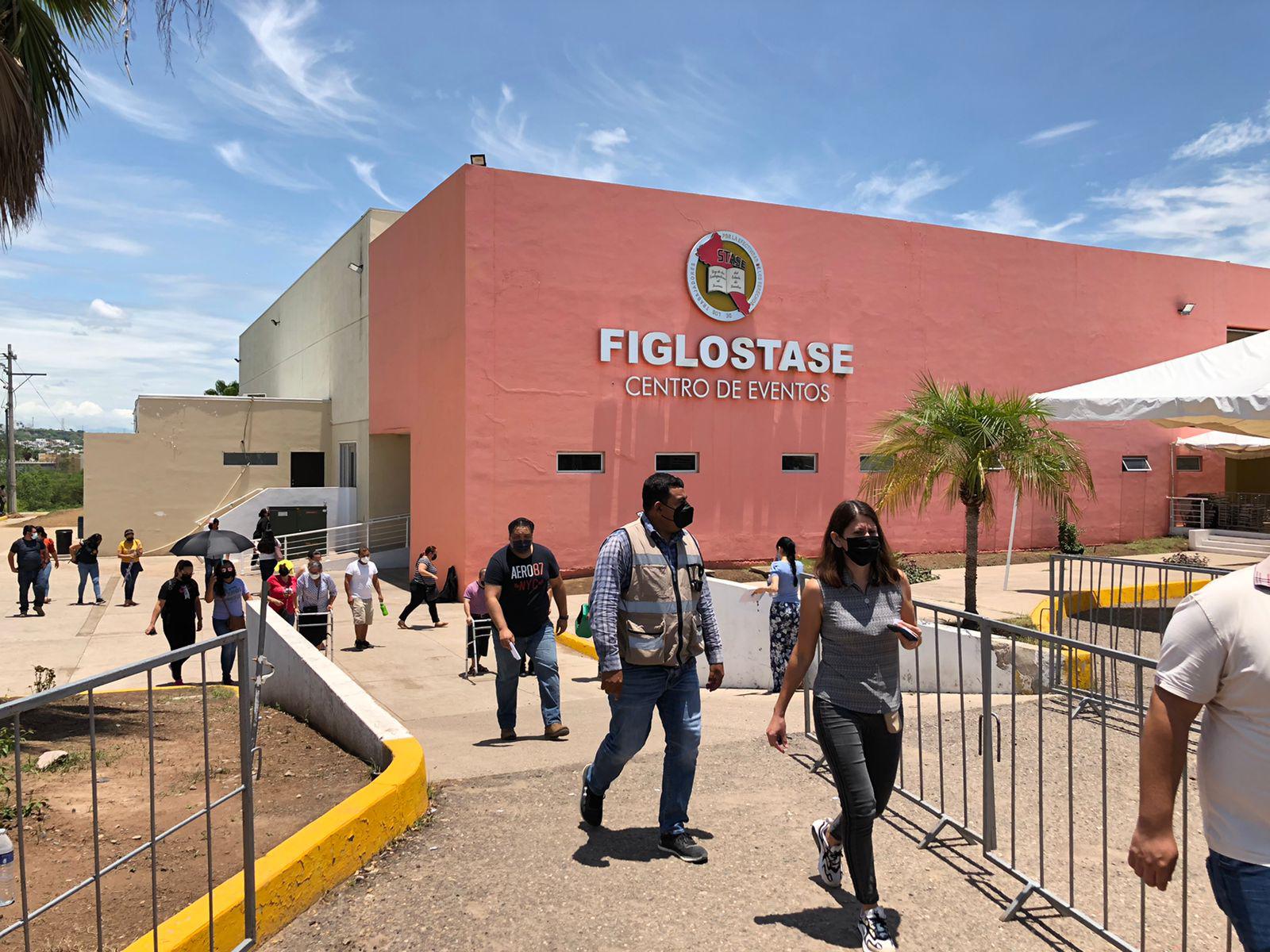 $!Acuden adultos de 30 a 39 años y embarazadas mayores de 18 años a vacunarse, en Culiacán