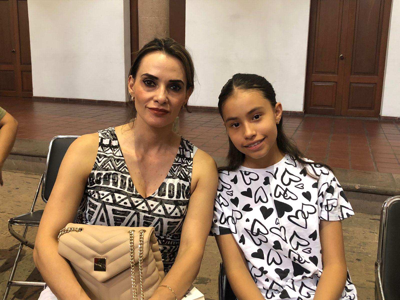 $!Claudia Lizárraga y Allegra Egure.