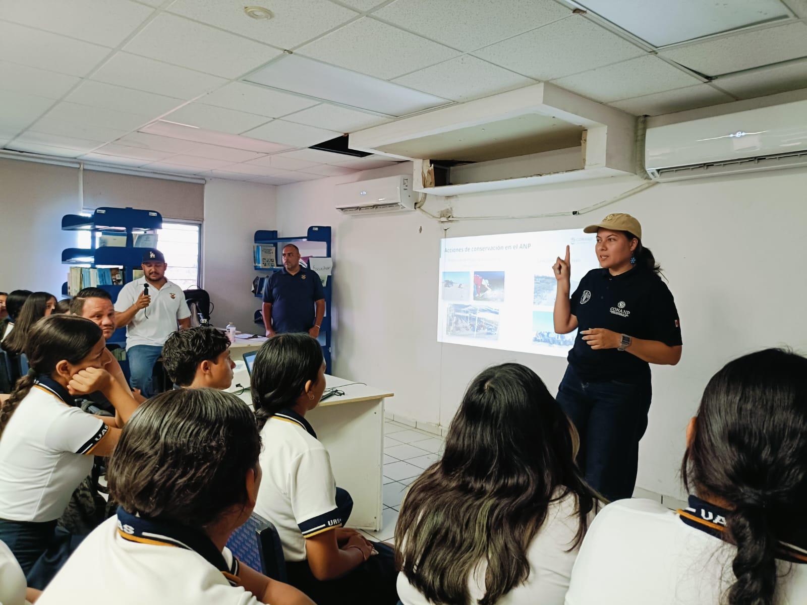 $!Participan estudiantes de la UAS en conferencia de conservación ambiental, en Los Pozos, Rosario